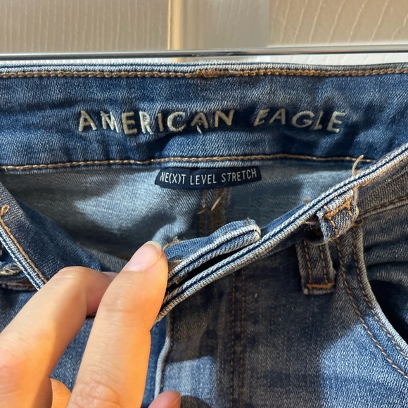American Eagle, EUC Light Wash Jeans Size 2 - Picture 2 of 6